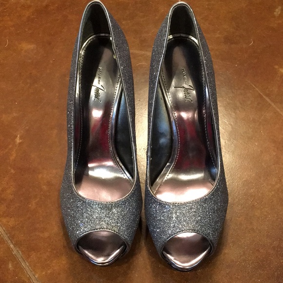 Jacqueline Ferrar Pewter Glitter Heels - Picture 3 of 5